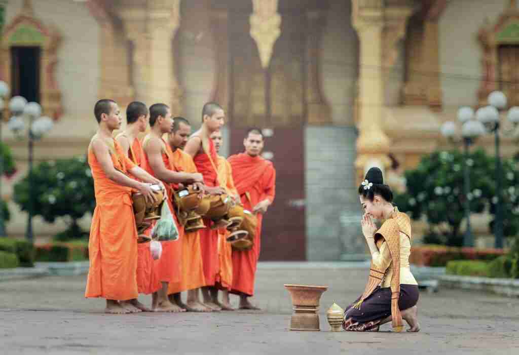 monks praying prayer bangkok asia 1822569